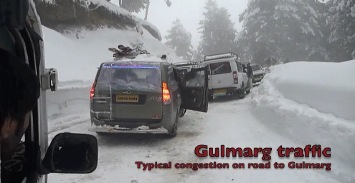 Driving up to Gulmarg. Traffic!!! 27th Feb